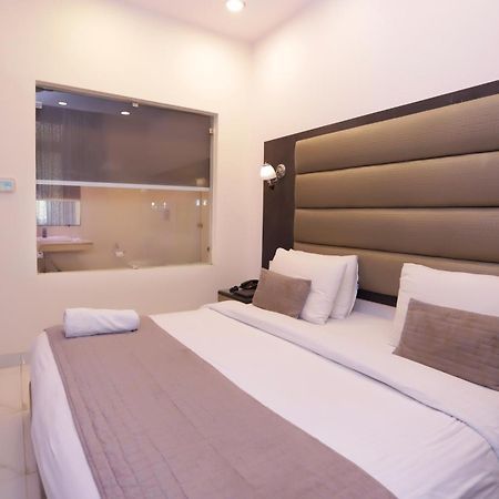 Hotel Pk Residency Ноида Екстериор снимка