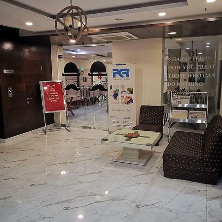 Hotel Pk Residency Ноида Екстериор снимка
