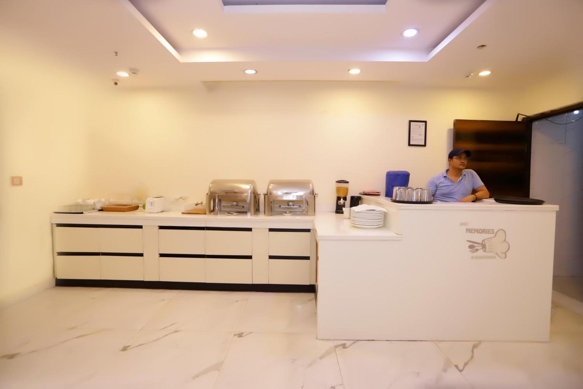 Hotel Pk Residency Ноида Екстериор снимка