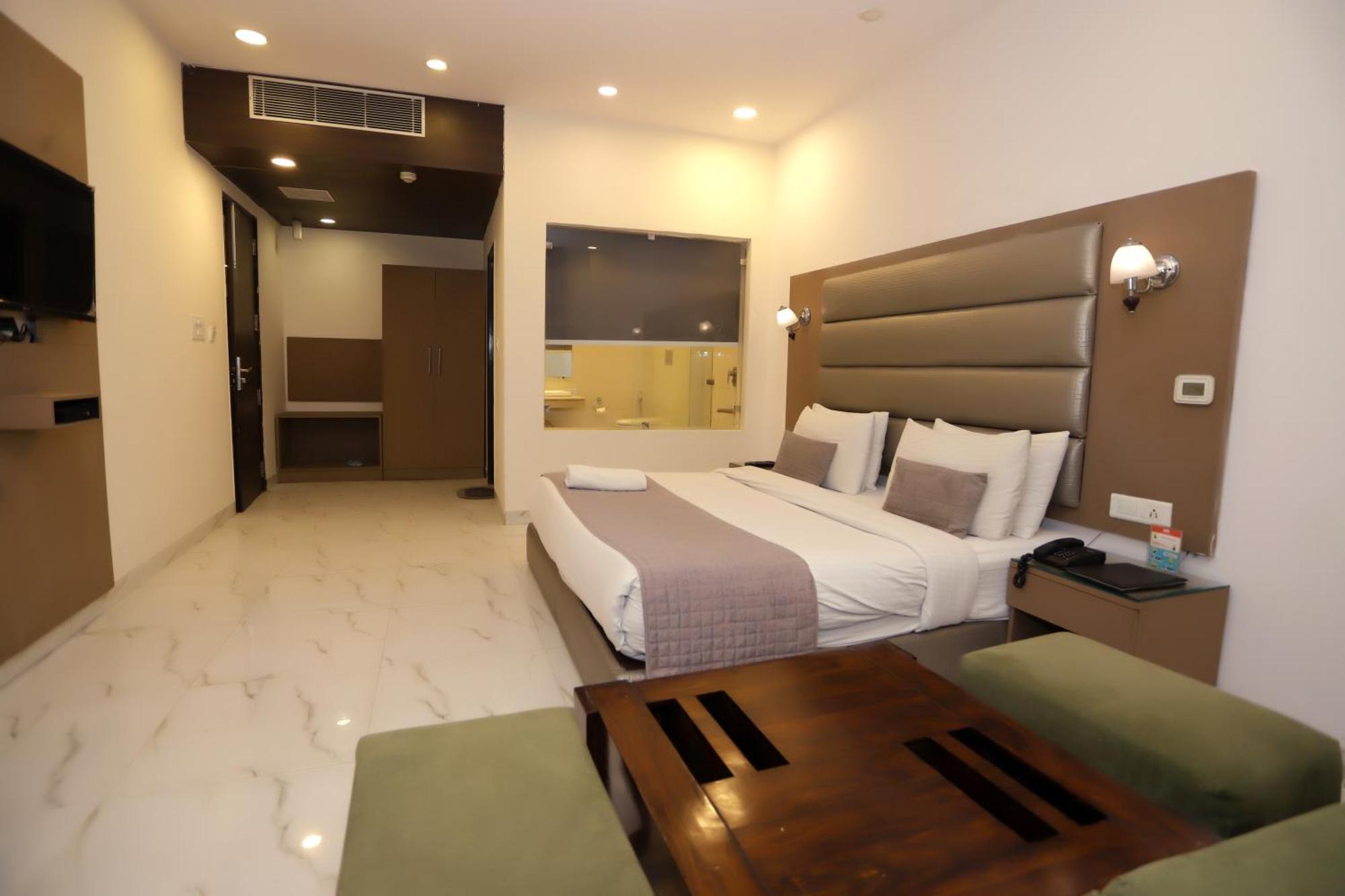 Hotel Pk Residency Ноида Екстериор снимка