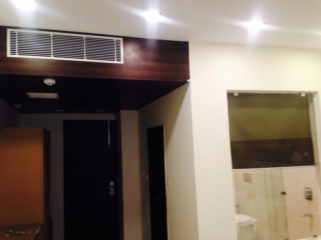 Hotel Pk Residency Ноида Екстериор снимка