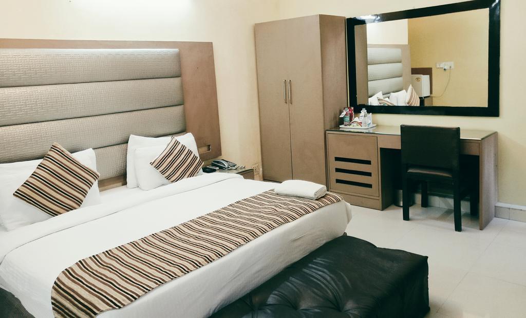 Hotel Pk Residency Ноида Екстериор снимка