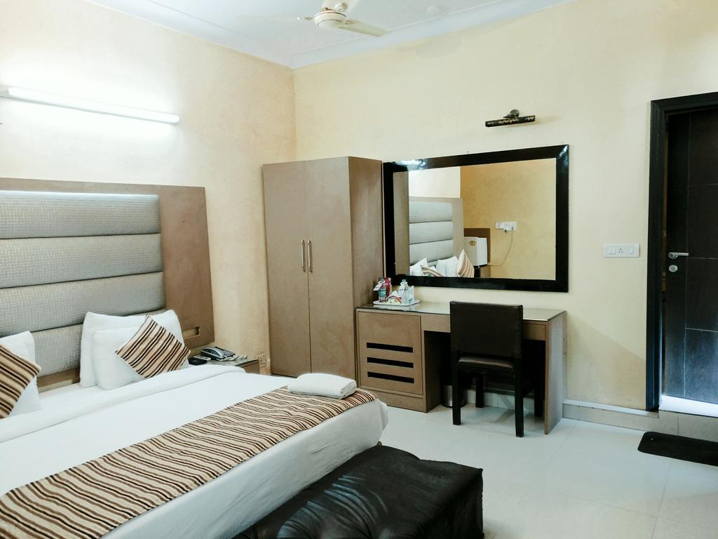Hotel Pk Residency Ноида Екстериор снимка