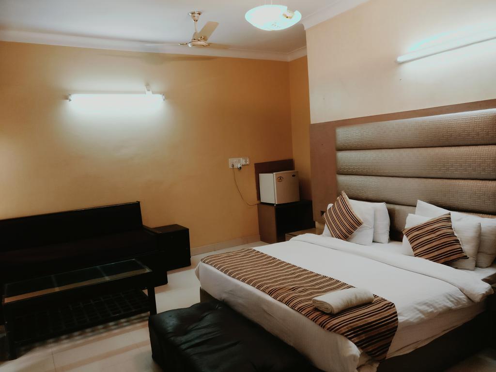 Hotel Pk Residency Ноида Екстериор снимка