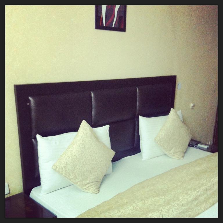 Hotel Pk Residency Ноида Стая снимка
