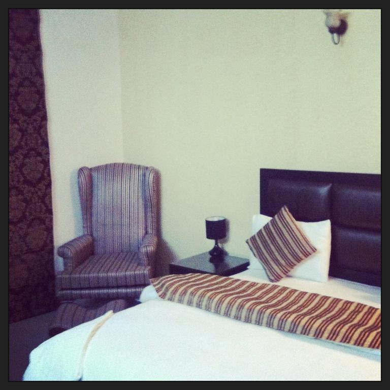 Hotel Pk Residency Ноида Стая снимка