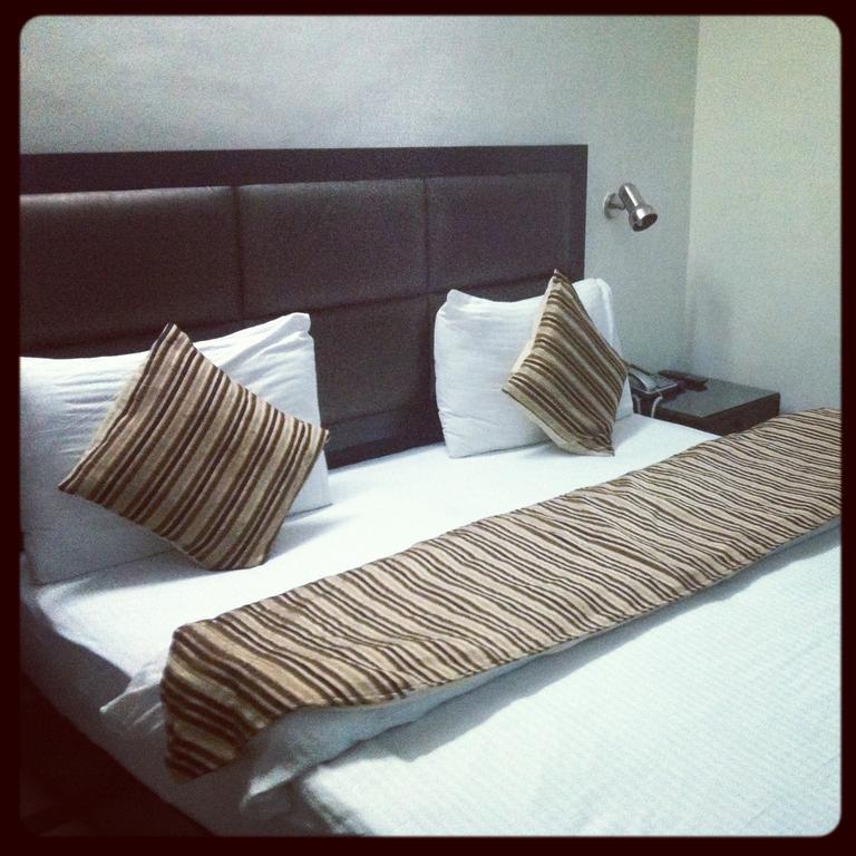 Hotel Pk Residency Ноида Стая снимка