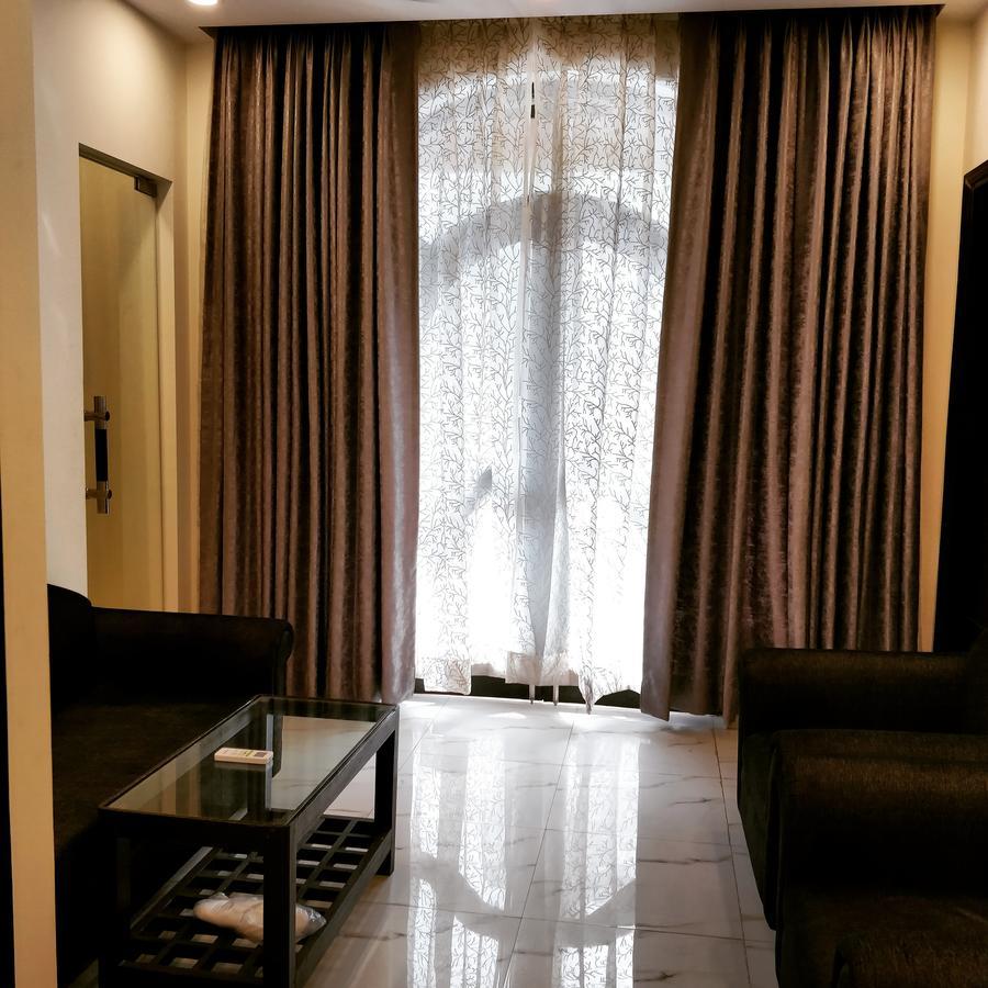 Hotel Pk Residency Ноида Екстериор снимка