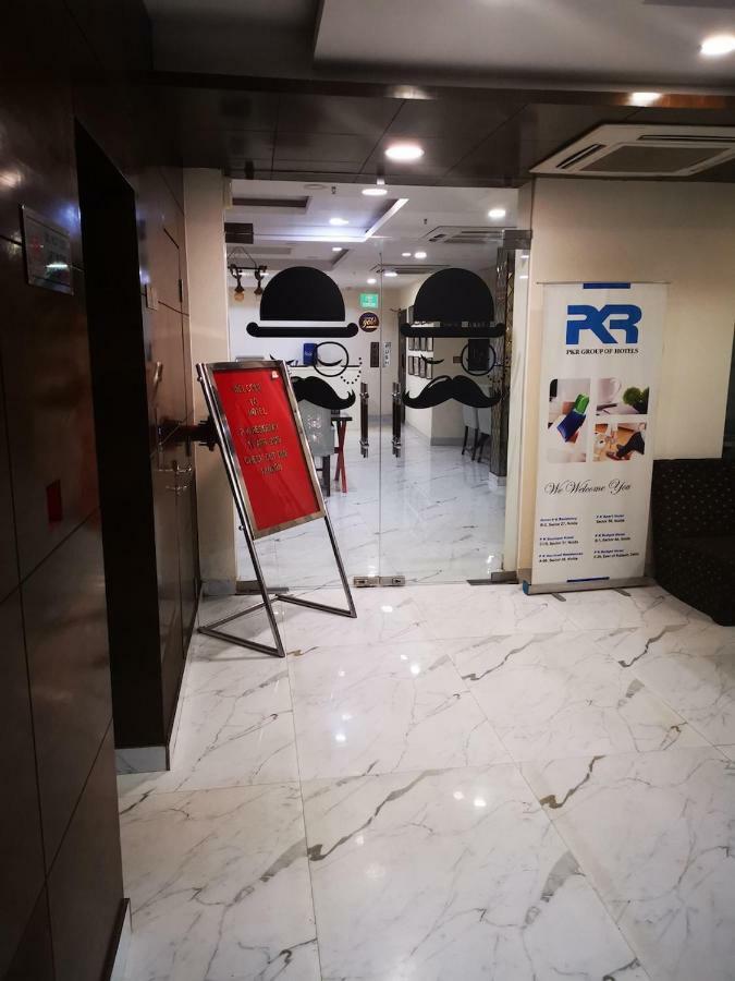 Hotel Pk Residency Ноида Екстериор снимка