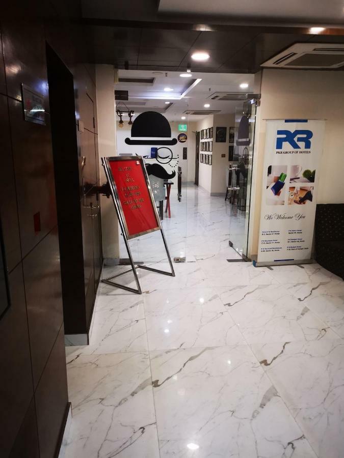 Hotel Pk Residency Ноида Екстериор снимка
